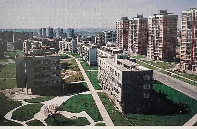 <b>1.</b> “Ataköy I-II. Kısımlar, 1960’lar”, (https://www.herumutortakarar.com/yazi/atakoy-2-donemin-modern-mimarlik-orneklerinden/) [Erişim: 18.08.2024]
