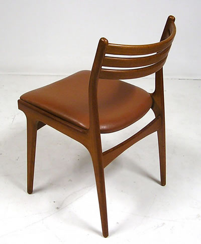 <p><strong>10. </strong>Johannes Andersenın  1960 larda tasarladığı tik sandalye,http://shophoopers.ca/products/1960s-johannes-andersen-teak-dining-chairs-set-of-6