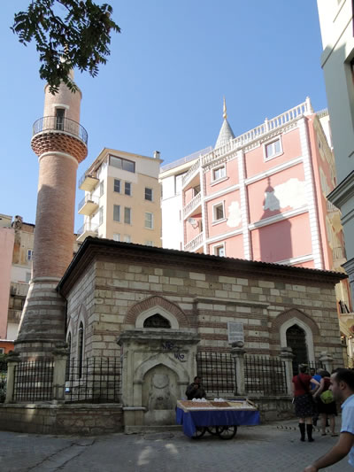 11. Bereketzade Mescidi, Galata, kıble cephesi (Fotoğraf: Zeynep Ahunbay)