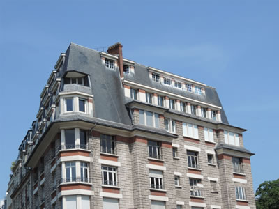 <p><strong>Resim 1.</strong> Paris’ten bir Mansard çatı örneği<br />Fotoğraf: İ. V. Alptekin</p>