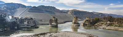 <p><strong>11b.</strong> 2014  ve 2019 yıllarında Hasankeyf<br />   Fotoğraflar: Murat Germen</p>