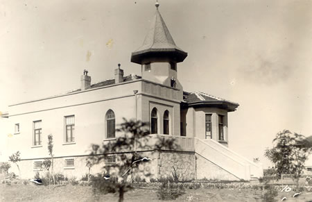 12. Eski müdür evi