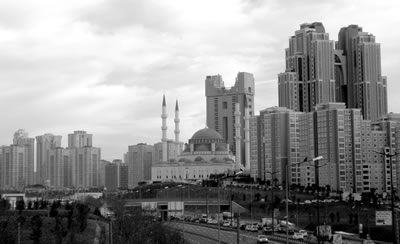 <p><strong>1. </strong>Mimar Sinan Camii, Ataşehir<br />  Fotoğraf: Sinan Logie</p>