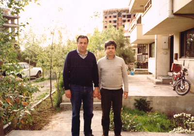 <p>Selim  İlkin ve İlhan Tekeli birlikte, Ankara, Mayıs 1985.<br />Kaynak:  İlkin ailesi</p>