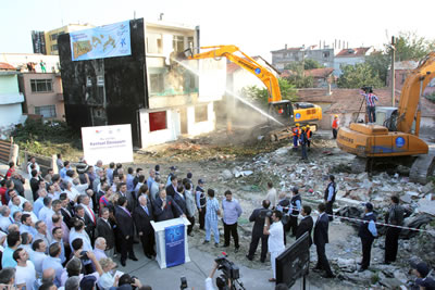 İstanbul Küçükçekmece’de kentsel dönüşüm başlatma “töreni” (Kaynak: www.kucukcekmece.bel.tr)