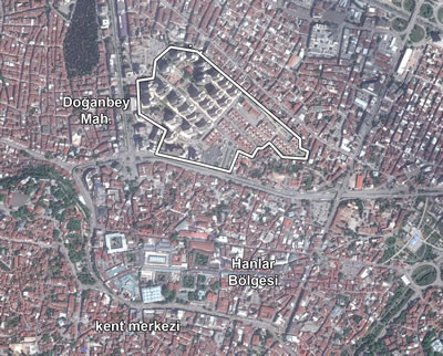 <p><strong>1</strong><strong>.</strong> Bursa Doğanbey dönüşüm  alanının, kent merkezi ve Hanlar Bölgesi ile ilişkisi<strong></strong><br /> Kaynak: Yandex</p>
