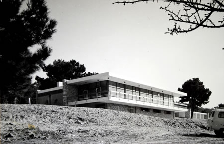 Resim 13. Çanakkale Tusan Motel, giriş ve restoran birimlerinin bulunduğu kütle, 1978 (Kaynak: Yılmaz Arşivi)