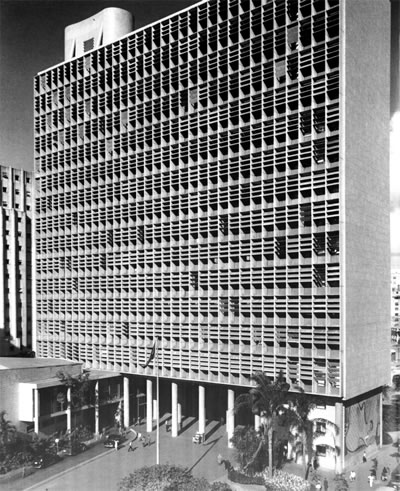 13. Eğitim ve Sağlık Bakanlığı, Rio de Janeiro, 1936-37 (Lucio Costa ve ekibi; Le Corbusier)<br />[Kaynak: http://25.media.tumblr.com/tumblr_m0l8u2c1tl1qd0hvho1_1280.jpg]