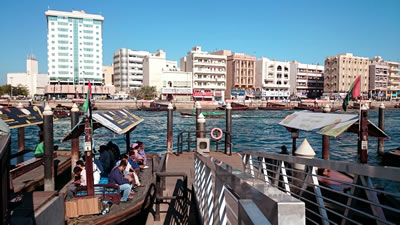 <p><strong>13.</strong>Bur  Dubai abra iskelesi ve Deira Bölgesi su kıyısındaki yapıların görünümü</p>