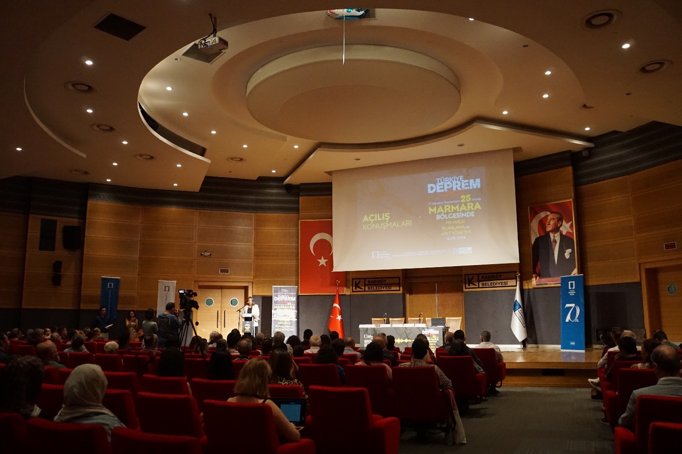 <b>1.</b> Mimarlar Odası Genel Başkanı Doç. Dr. Zeynep Eres’in açılış konuşmasından genel bir görünüm