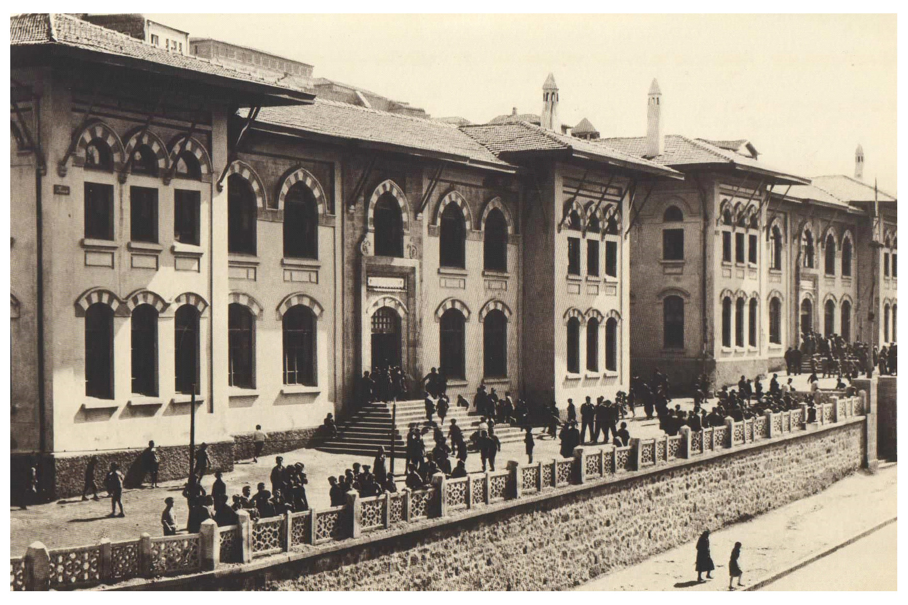 1. Ankara’da bulunan Gazi ve Latife Okulları Kaynak: URL1