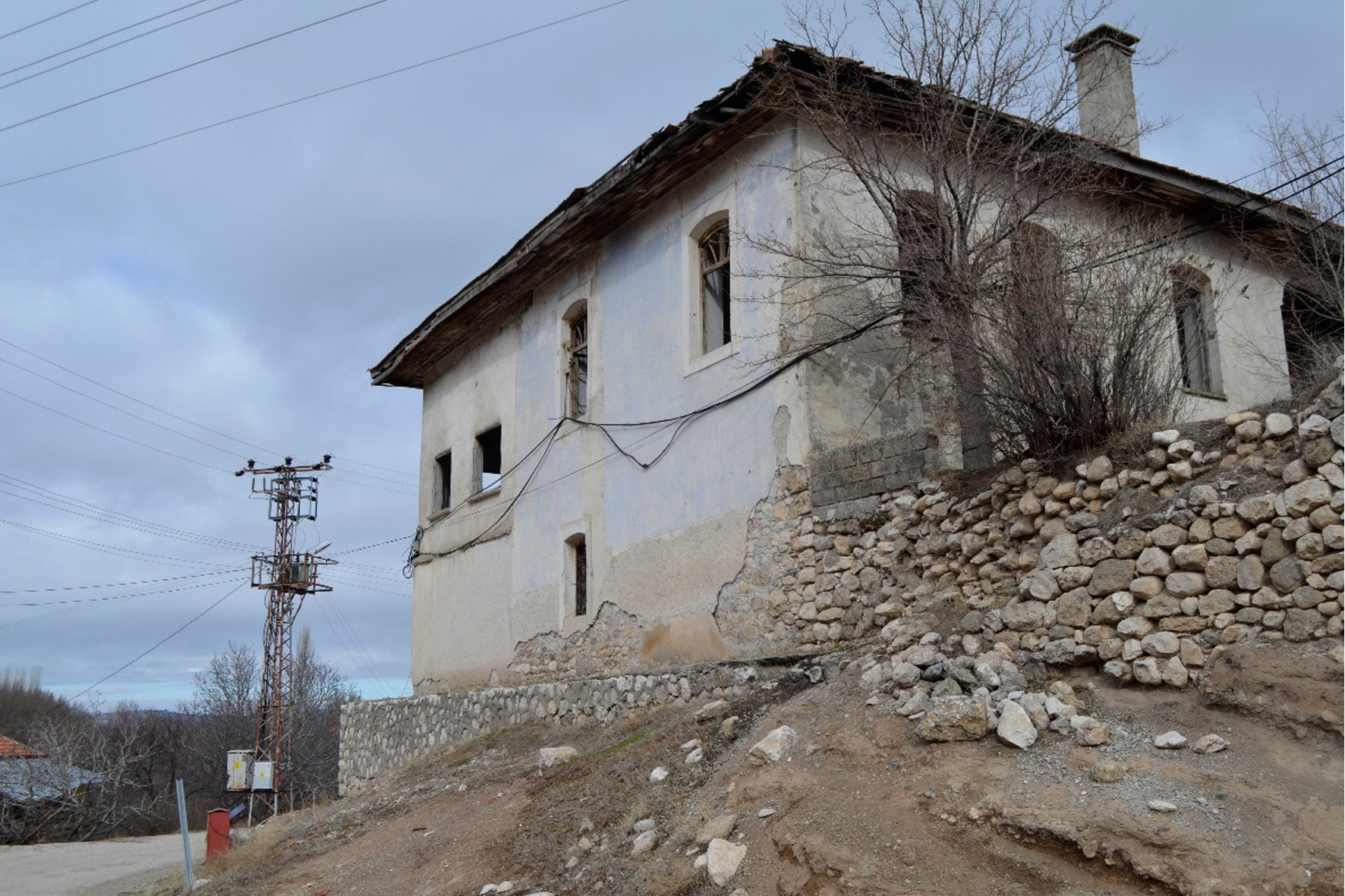 13. Yan cephe fotoğrafı (Yol cephesi)