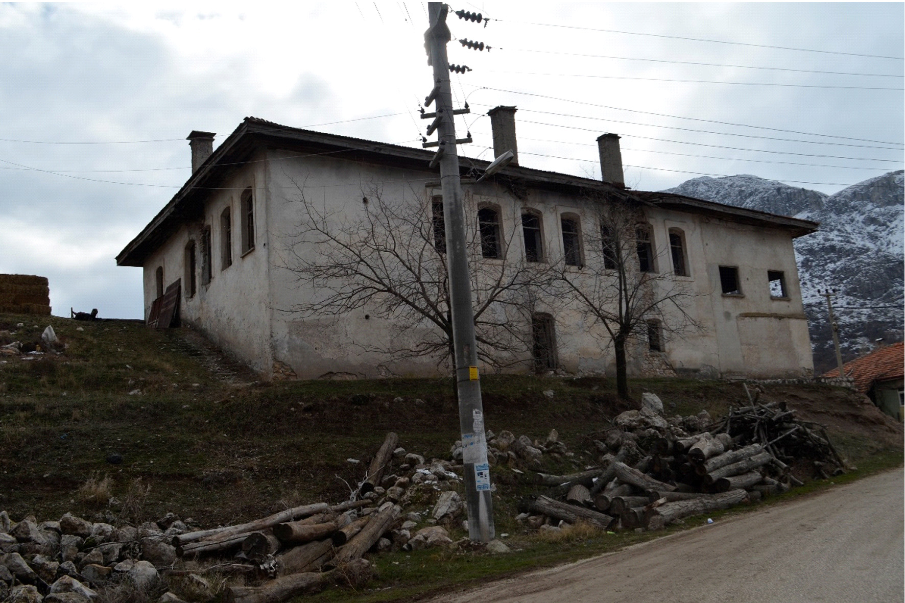 14. Arka cephe fotoğrafı (Yol cephesi)