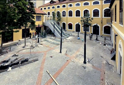 <p><strong>15b.</strong> A-B  Blokları’nın dönüşümünün avludan fotoğrafları ve restoran, kafe işlevi<br />  Kaynak: “Tarihi  Samsun Tütün Fabrikası "Bulvar Samsun " ile Hayat Buluyor”,  www.youtube.com [Erişim: 08.04.2014] 