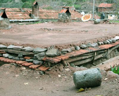 <p><strong>19. </strong>Düz dam örnekleri: b. Bergama-Yerlitahtacı