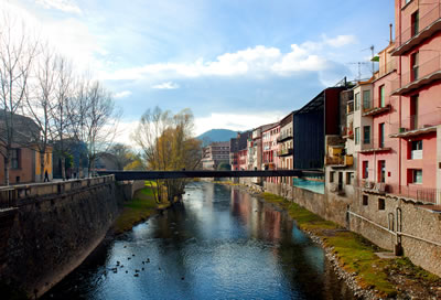 <p><strong>1b. </strong>La Lira Tiyetrosu Kamusal  Açık Alanı, 2011, Ripoll, Girona, İspanya - J. Puigcorbé ortaklığıyla<br />Fotoğraf: Hisao Suzuki</p>