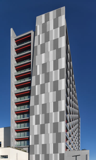 <p><strong>1b.</strong> Hyatt House, Gebze, Mimarı: Cem  Sorguç<br />   Fotoğraf: Cemal Emden</p>