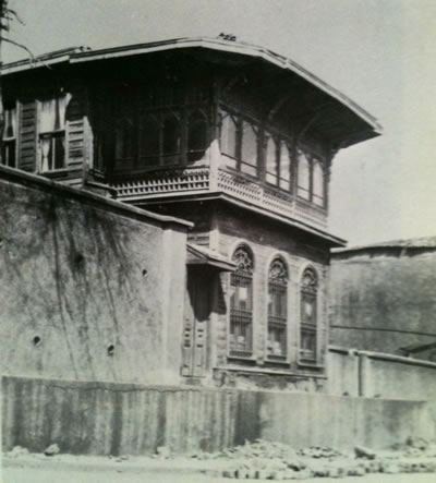 20. Emin Ağa Sebili’nin yanında bulunan tekke evi. (Kaynak: Akbayar, 1998, s.30.)