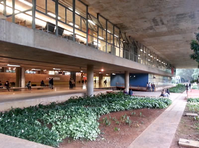 21. Sao Paulo Üniversitesi Mimarlik Fakültesi, Sao Paulo, 1961-68 (Vilanova Artigas)<br />[Fotoğraf: Sibel Bozdoğan]