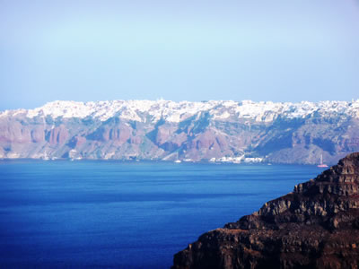 2. Kaldera ve Fira’nın yamaçları.