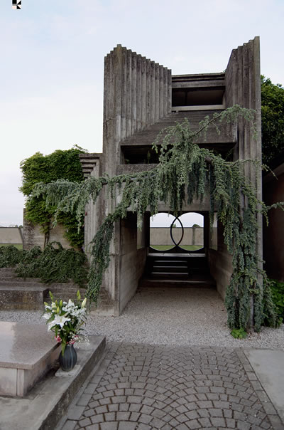 <p><strong>2.</strong> Tomba  Brion</a> Cemetery, Treviso, İ</a>talya,  1978. Mimar: Carlo Scarpa</a></p>