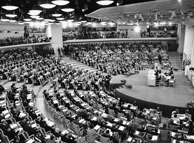 <p><strong>2. </strong>1972 Stockholm Konferansı açılış oturumundan genel  görünüm<br />Fotoğraf: Yutaka Nagata, United Nations Photodan alınmıştır.