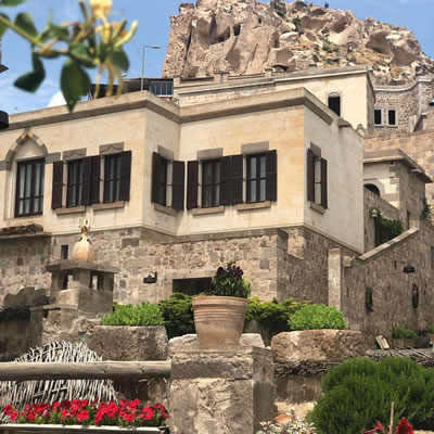 <p><strong>2.</strong> Manastır Konak adıyla kullanılan  konaklama birimi<br />   Kaynak: Argos in  Cappadocia arşivi, 2019</p>