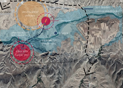 <p><strong>2.</strong> Yeni  Hasankeyf Yerleşimi, Arkeopark ve Ilısu Barajı Rezervuar Alanı, 2019<strong></strong><br /> Kaynak: Berçem Kaya</p>