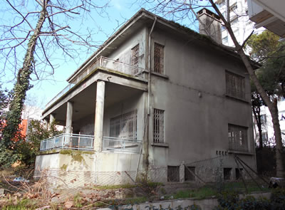 <p><strong>2.</strong> Başoğlu Evi güney görünüş</p>