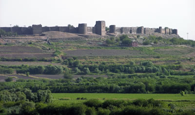 <p>Diyarbakır  Kalesi ve Hevsel Bahçeleri Kültürel Peyzajı<br />Kaynak: www.ekopangea.com/diyarbakirda-unesco-sevinci/ [Erişim: 25.07.2015]