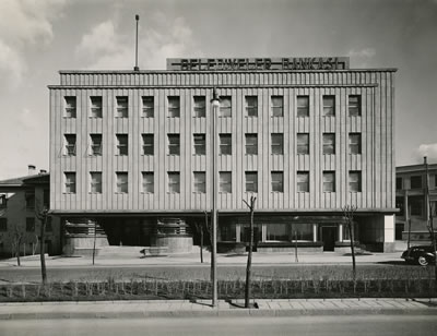 <p><strong>2a. </strong>İlk kurulduğunda  kurumun adı “Belediyeler Bankası” idi, 1945 yılında İller Bankası adını aldı.<br />  (Kaynak: İller Bankası Arşivi)</p>