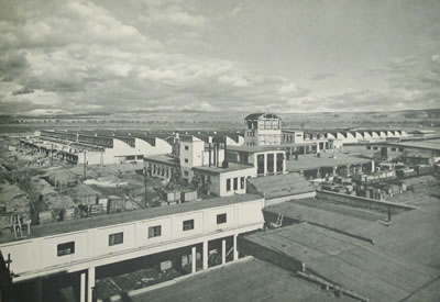 <p><strong>2a.</strong> Kayseri Sümerbank Bez Fabrikası <br />  Kaynak: Pferschy, Othmar, 1936, <strong>Fotoğrafla Türkiye</strong>, Matbuat Umum Müdürlüğü yayını.</p>