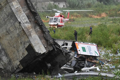 <p><strong>2a. </strong>14 Ağustos 2018 günü  olay sonrası görüntüsü<br />Kaynak: www.sbs.com.au/news/genoa-bridge-collapse-caught-on-camera [Erişim: 01.09.2018]