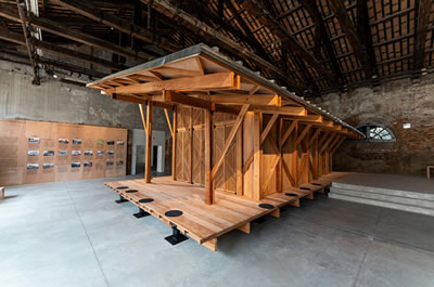 <p><strong>2e</strong>. Ulusal katılım alanında  Jüri Özel Ödülü: <strong>Filipinler  Pavyonu, Structures of Mutual Support</strong><br />Kaynak: https://www.inexhibit.com/case-studies/philippine-pavilion-venice-architecture-biennale-2021/ [Erişim: 20.12.2021] 