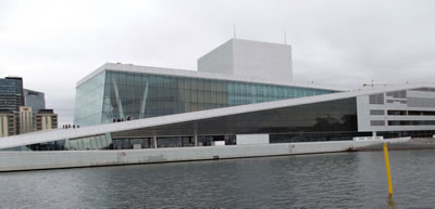 <p><strong>3.</strong> Oslo Opera Binası. Mimarlar:  Snøhetta, Oslo, Norveç.<br />   Fotoğraf: Bernard Kennedy</p>