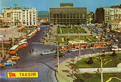 <p><strong>3. </strong>Taksim  Meydanı ve Atatürk Kültür Merkezi birlikteliği, 1960 lar<br /> 	Kaynak: Kemali Söylemezoğlu  arşivi, Salt Araştırma<strong></strong></p>