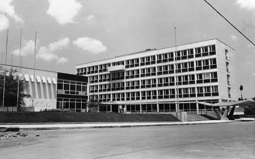 <p><strong>3. </strong>Türk Standartları Enstitüsü Merkez Binası ve Laboratuvarları, Ankara, 1960</p>