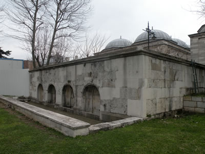 <p><strong>3.</strong> Şehzade Camii yangın havuzunun mevcut durumu<br />Fotoğraf: Deniz Mazlum</p>