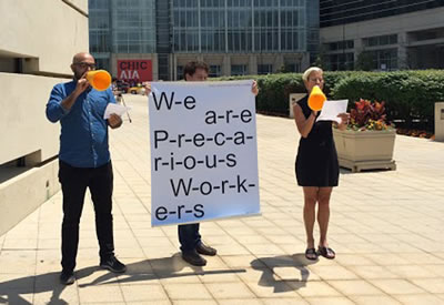 <p><strong>4. </strong>2014 yılında Chicago da “AIA National Convention”  protestoları<br />   Kaynak:  http://www.mascontext.com/issues/27-debate-fall-15/identifying-the-designer-as-worker/</p>