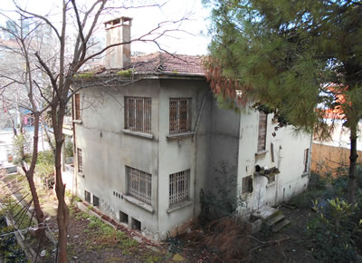 <p><strong>4. </strong>Başoğlu Evi doğu görünüş</p>