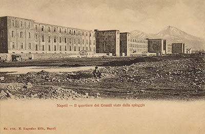 <p><strong>4.</strong> Napolide  Bourbonların Zahire Sarayı Granilinin 1850’lerde eklenen giriş kuleli haliyle  görünüşü</p>