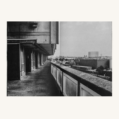 <p><strong>4. </strong>Smithsons / Gökyüzündeki sokaklar  - Robin Hood Gardens, Londra</p>