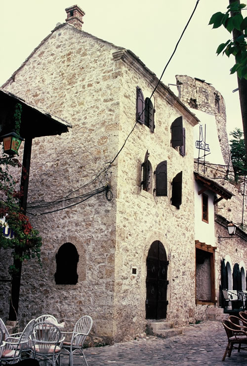 <p>Sevri Hacı Hasan Cami, çeşitli ev ve  dükkanların koruma projelerinin hazırlanması (1998-2001)</p>