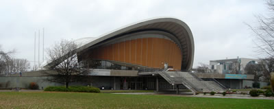 <p><strong>4. </strong>Haus  der Kulturen der Welt, Berlin, 2004, Fotoğraf: Funda Uz</p>