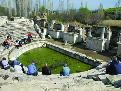 <p><strong>4. </strong>Odeon, MS. 2. yüzyılda  yapıldığı düşünülmektedir.</p>