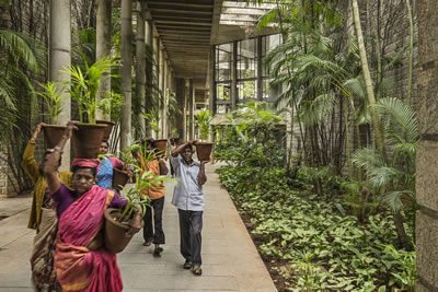 <p><strong>4a.</strong> Indian Institute of  Management, 1977–1992 (Aşamalı olarak), Bangalore, Hindistan</p>