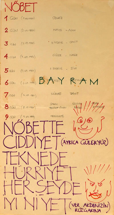 <p><strong>5.</strong> 1984 Mavi Yolculuk Nöbet Listesi. Teknede ortak yaşamın  sorumluluklarını her gün için belirlenen nöbetçiler sırayla yerine  getirmektedir.<br />   Kaynak:  SALT Araştırma, Cengiz Bektaş Arşivi.</p>