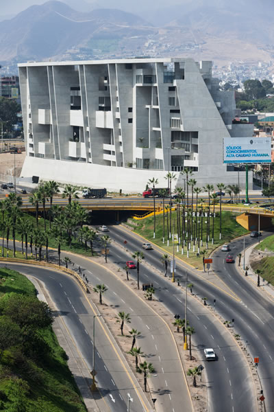 <p><strong>5.</strong> University  Campus UTEC Lima, yapının kuzey yüzü<br />   Fotoğraf: Iwan Baan</p>