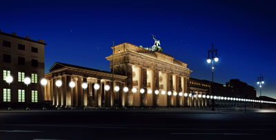 <p><strong>5.</strong> Yıkılışının 25. yılında Berlin Duvarı<br />Kaynak: www.sbs.com.au/news/article/2014/10/31/thousands-white-balloons-recreate-berlin-wall-25th-anniversary [Erişim:03.07.2015] 