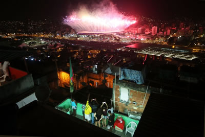 <p><strong>5. </strong>Mangueira Favelasindan Maracana Stadındaki  Açılış Töreni</p>